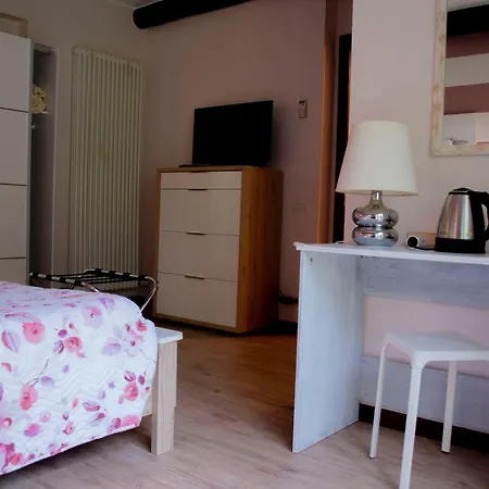 Casa Di Nina Pensión Oleggio Castello