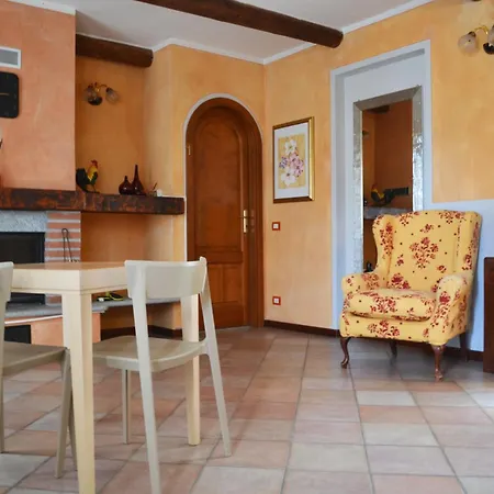 Casa Di Nina Oleggio Castello